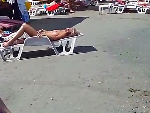 Spy sexy teens topless spiaggia estate rumeno
 #40614688