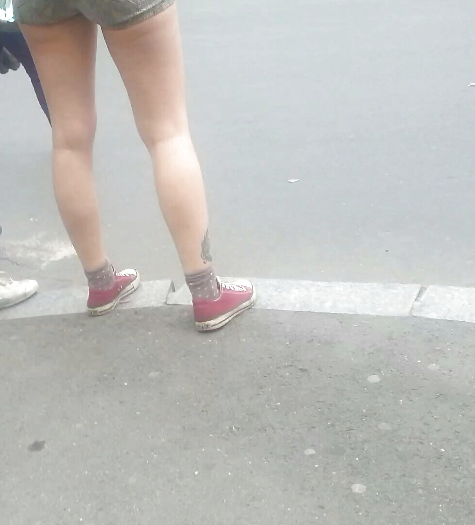 Spy pies, las piernas, el pie, el tobillo mujeres sexy rumano
 #39658428