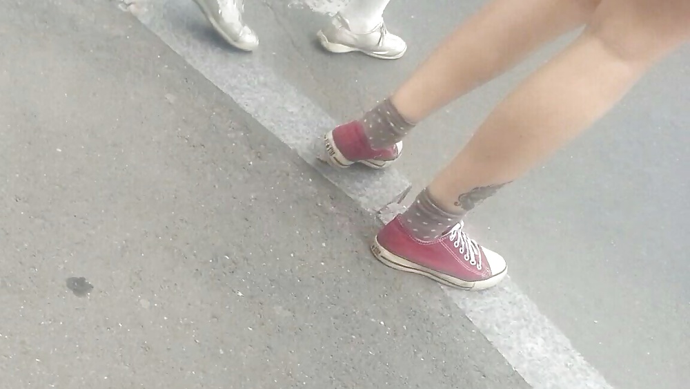 Spy pies, las piernas, el pie, el tobillo mujeres sexy rumano
 #39658485