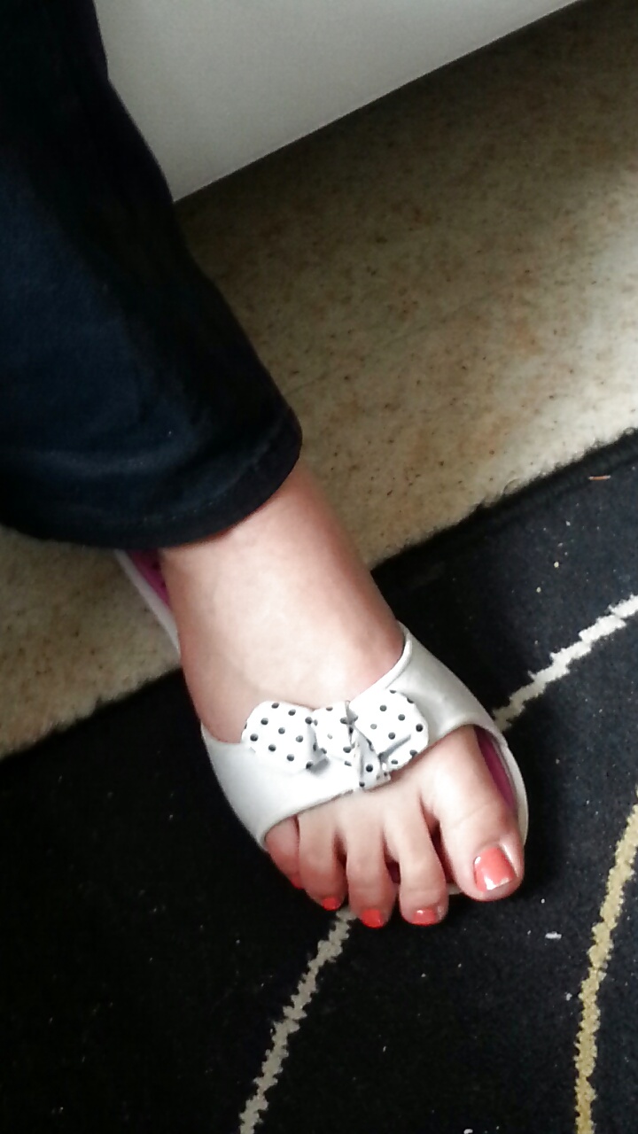 Esposa amante francesa pies rosados dedos de los pies
 #34197122