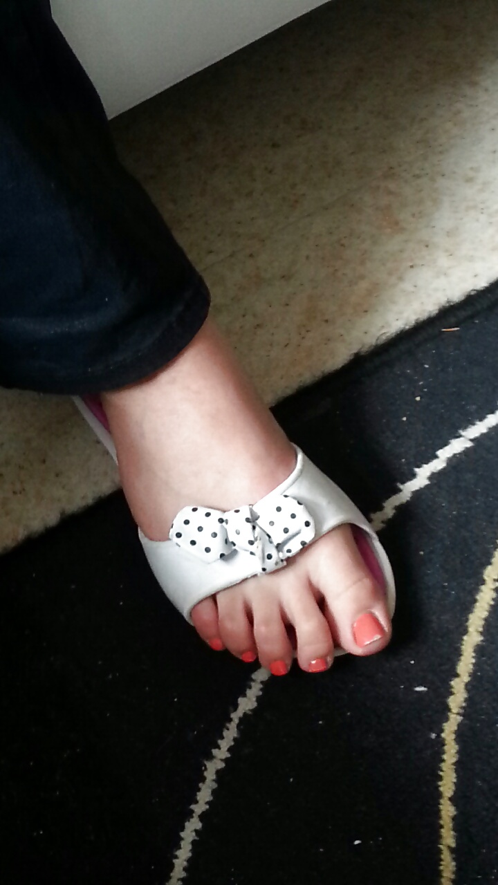 Esposa amante francesa pies rosados dedos de los pies
 #34197137