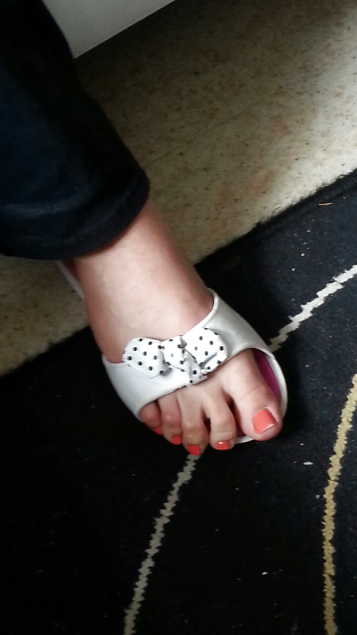 Esposa amante francesa pies rosados dedos de los pies
 #34197150