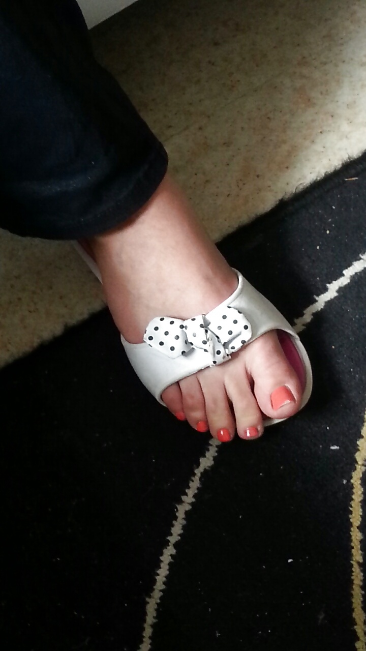 Esposa amante francesa pies rosados dedos de los pies
 #34197154