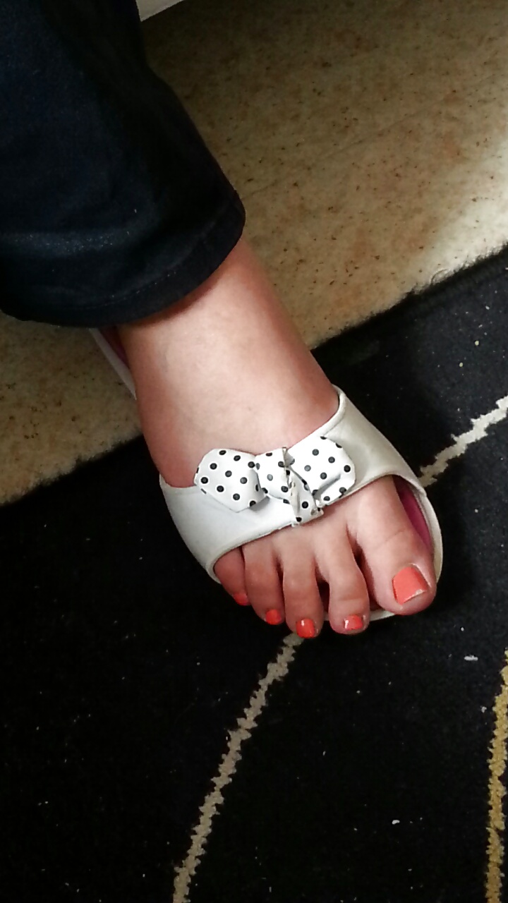 Esposa amante francesa pies rosados dedos de los pies
 #34197163
