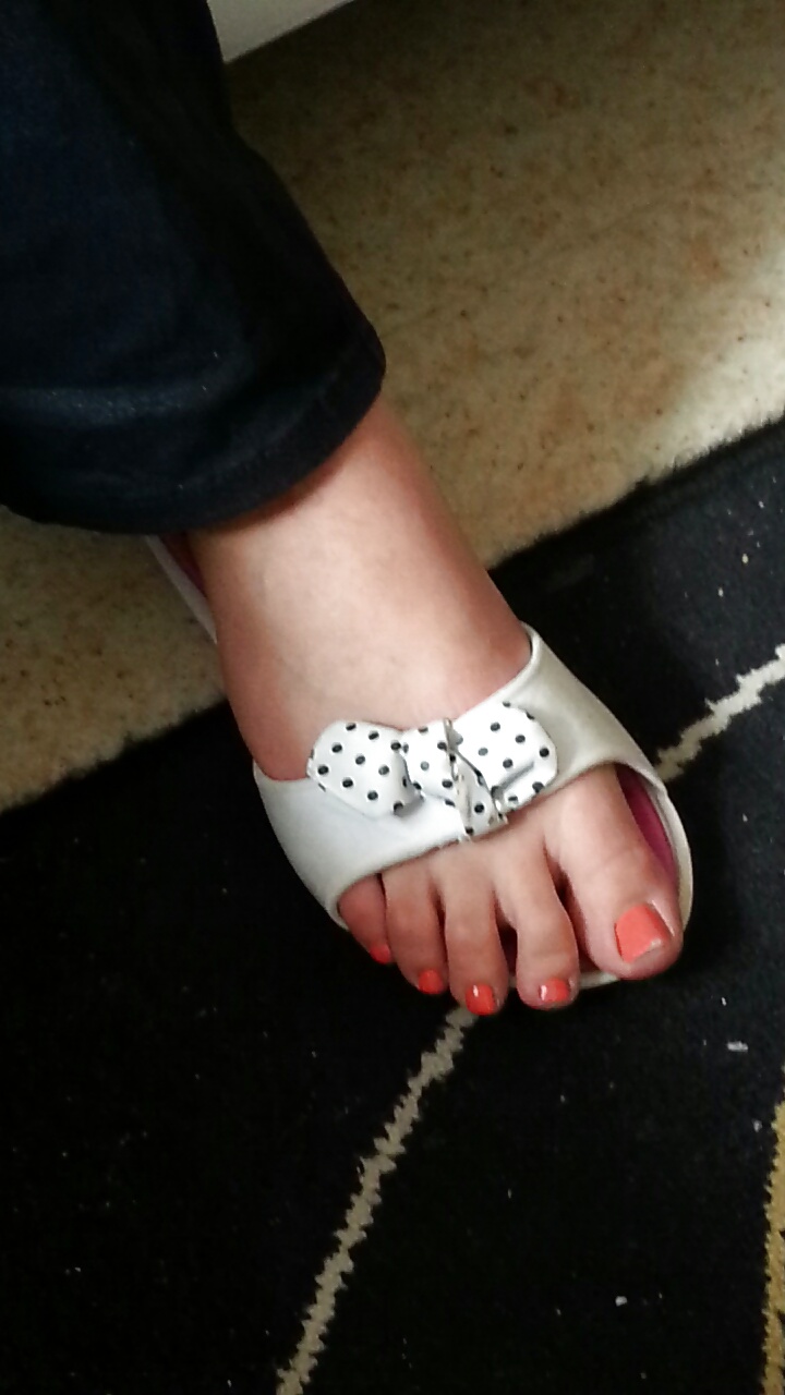 Esposa amante francesa pies rosados dedos de los pies
 #34197166