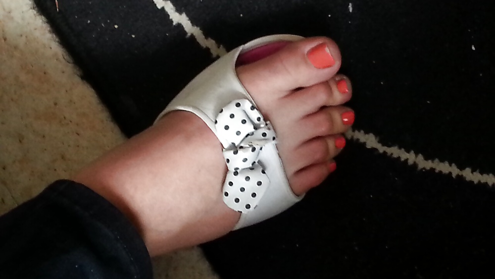 Esposa amante francesa pies rosados dedos de los pies
 #34197176