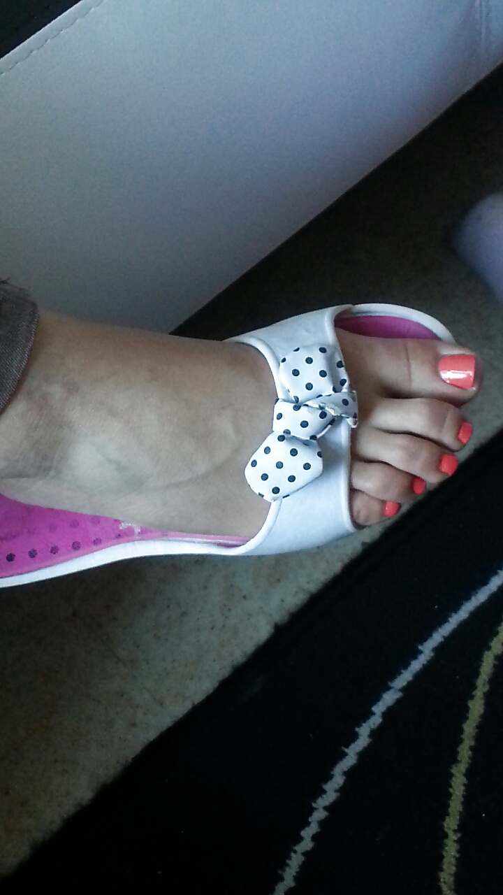 Esposa amante francesa pies rosados dedos de los pies
 #34197184
