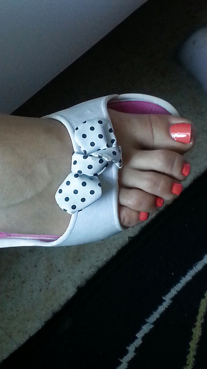 Esposa amante francesa pies rosados dedos de los pies
 #34197188