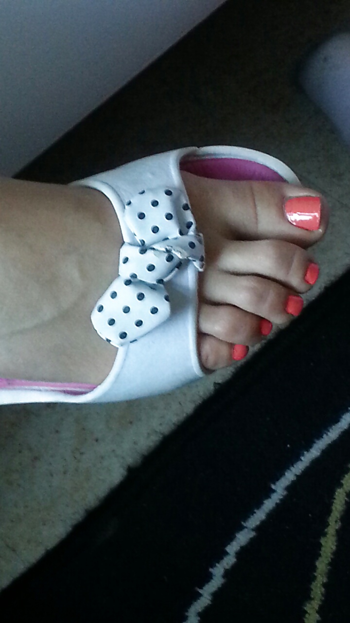Esposa amante francesa pies rosados dedos de los pies
 #34197192