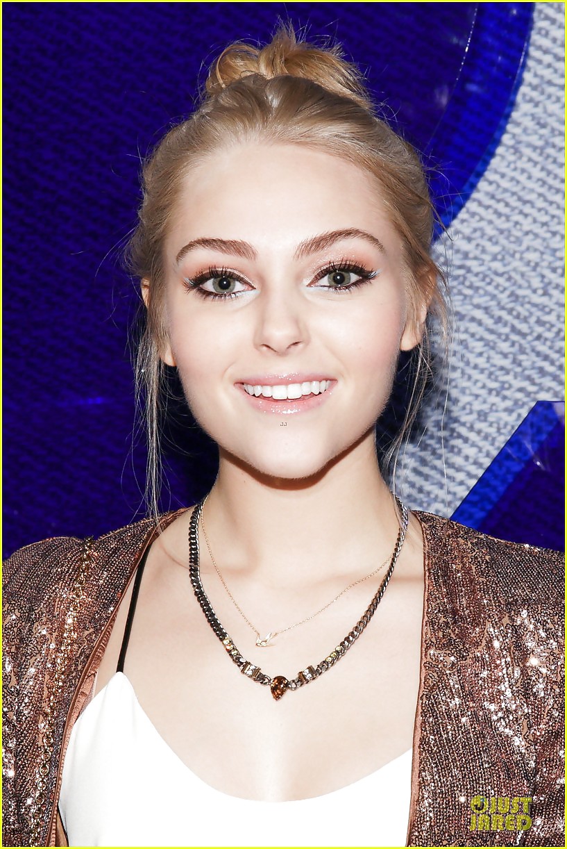 AnnaSophia Robb 2 #37822624