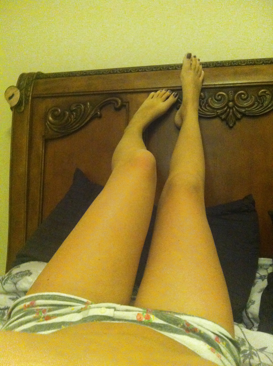 I LOVE Horny Female Feet ! 