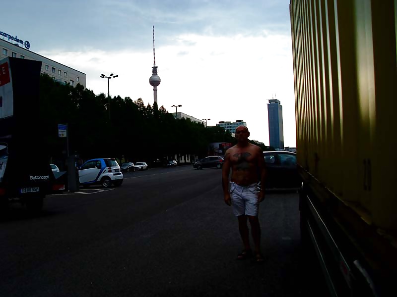 Berlín - fast ganz nackt
 #30394614
