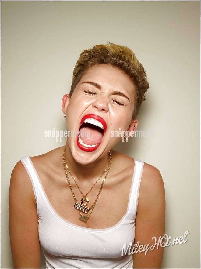 Miley cyrus - sigue siendo una puta en 2014
 #26079875