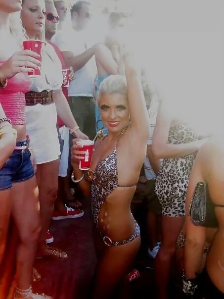 休日にはもっと淫乱に。
 #38596985