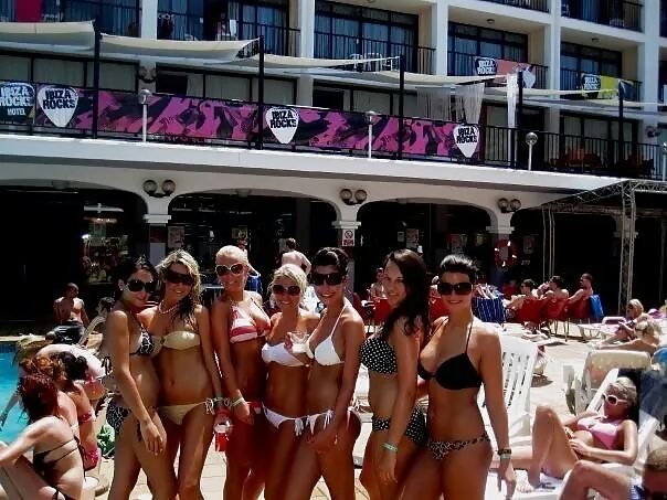 休日にはもっと淫乱に。
 #38597068