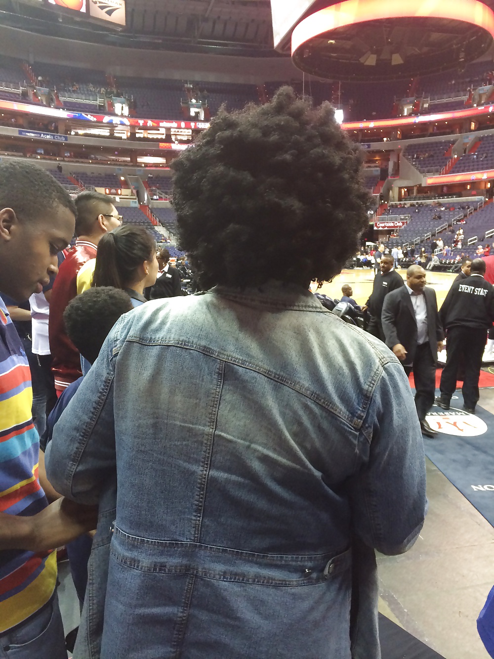 セクシーな黒人女性の巨大なアフロの大きな髪
 #32746934