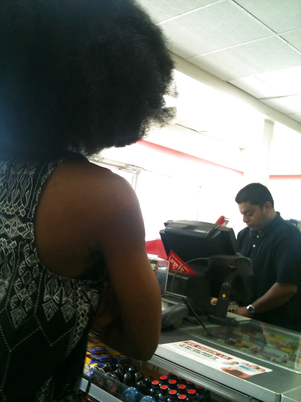 セクシーな黒人女性の巨大なアフロの大きな髪
 #32747010