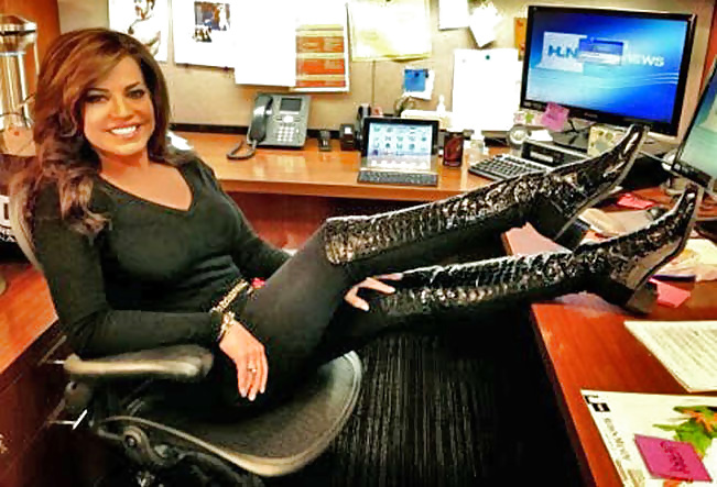 Newsbabe Robin Meade with Fakes 2 #32068913