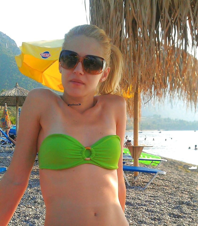 水着を着たギリシャの30歳の女性
 #29362338
