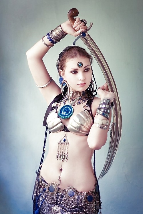 Chicas con espadas
 #35214415