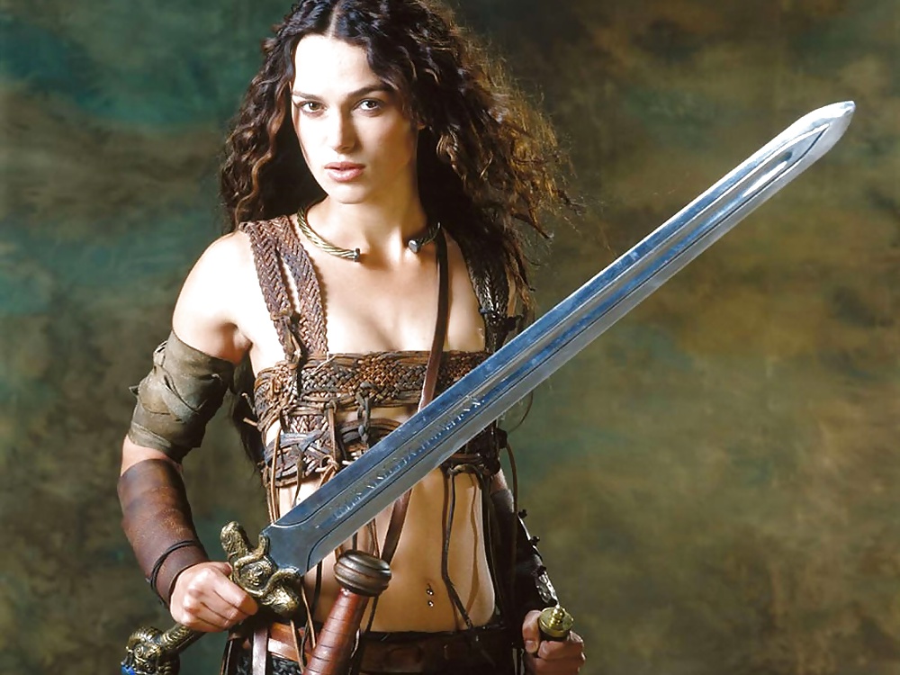 Chicas con espadas
 #35214457