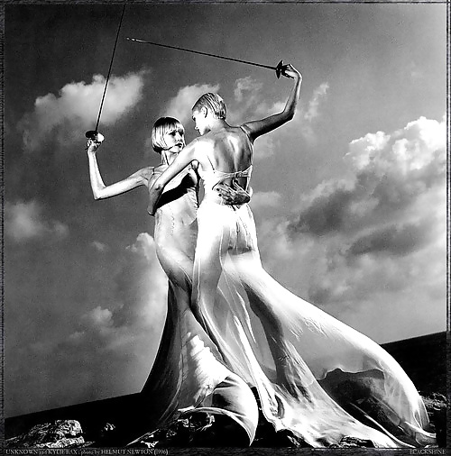 Chicas con espadas
 #35214510