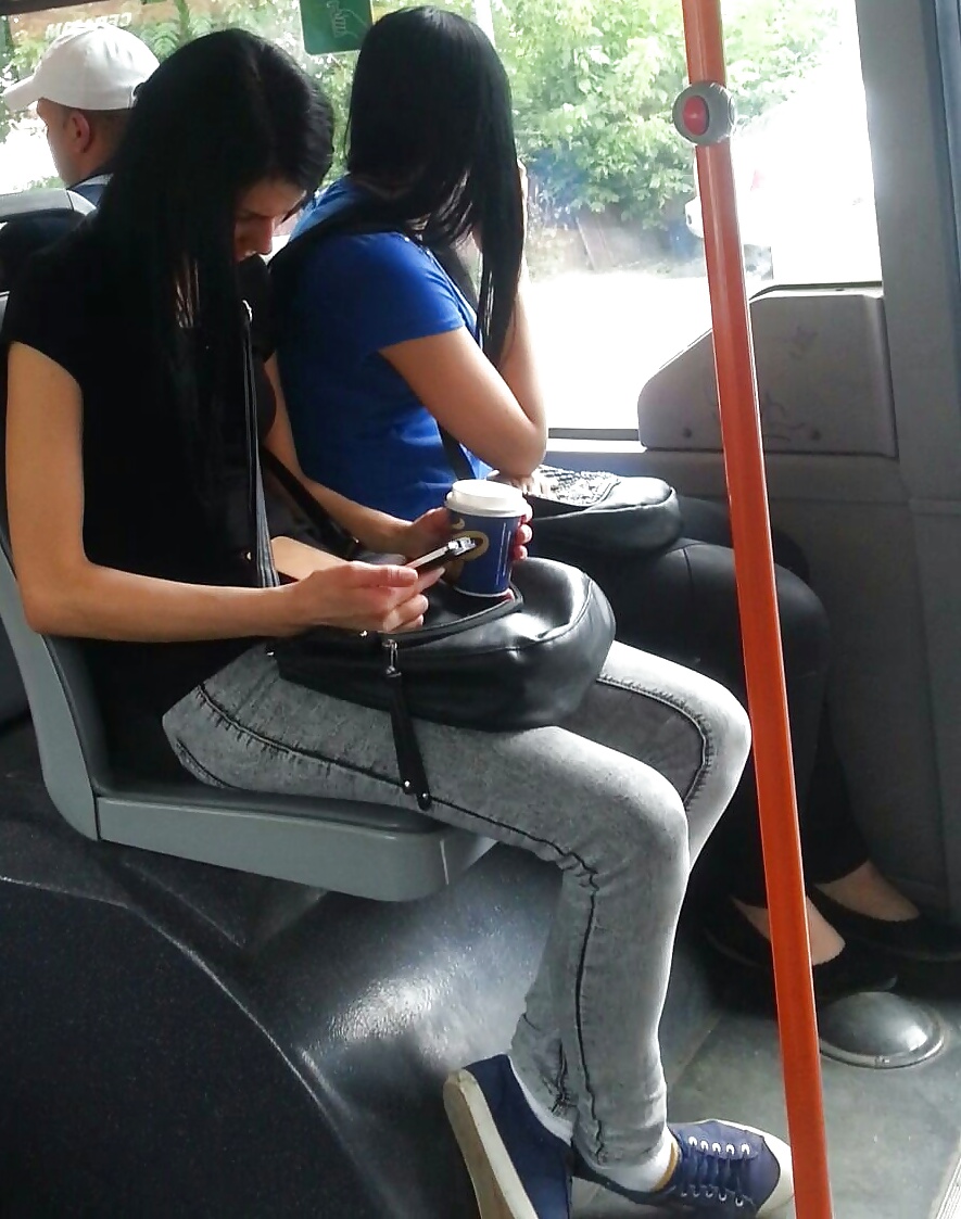 Spion Alt + Jung In Straßenbahn Und Bus Rumänisch #33500737