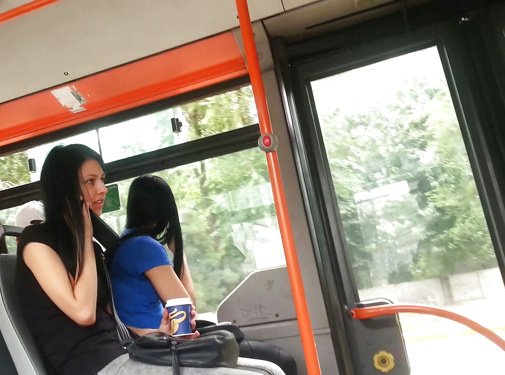 Spion Alt + Jung In Straßenbahn Und Bus Rumänisch #33500745