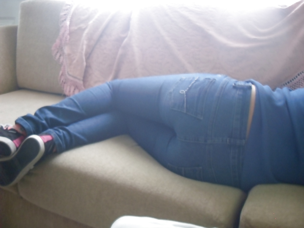 Ximena dormida manoseada - palpeggiamento del culo
 #28094474