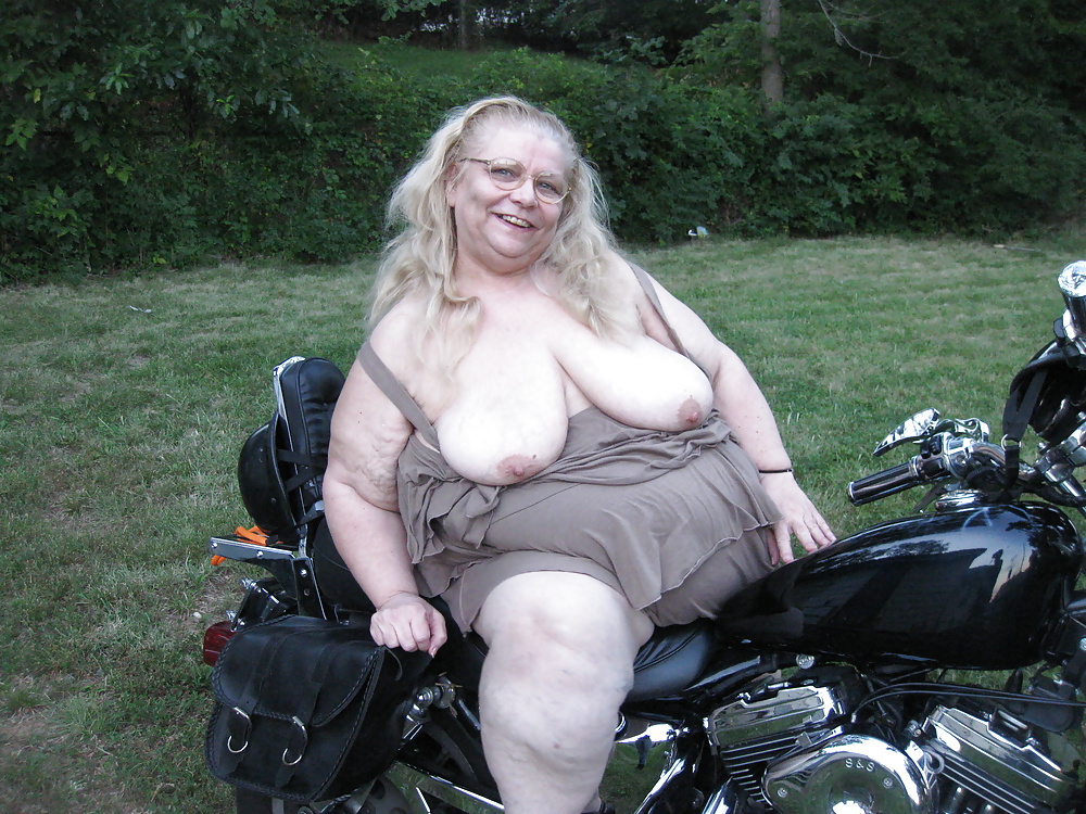 A good frend let me do pics on his bike in my new back yard2 #29189768