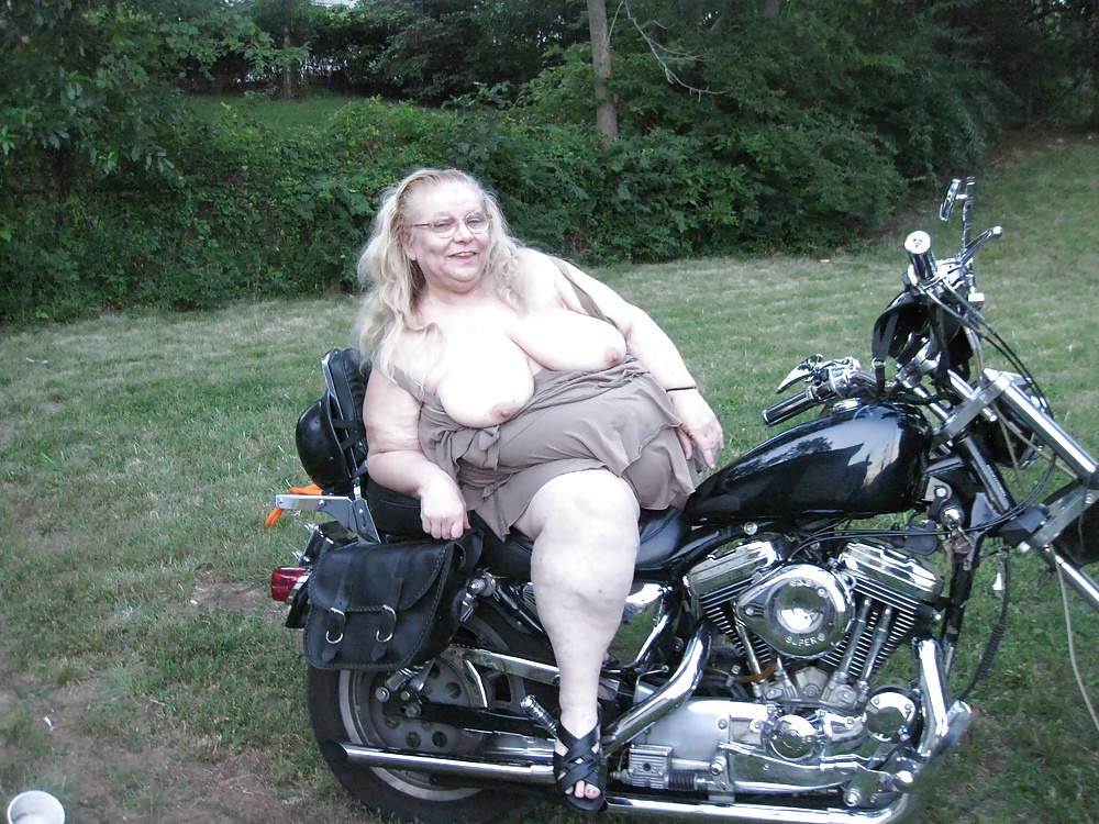 A good frend let me do pics on his bike in my new back yard2 #29189807