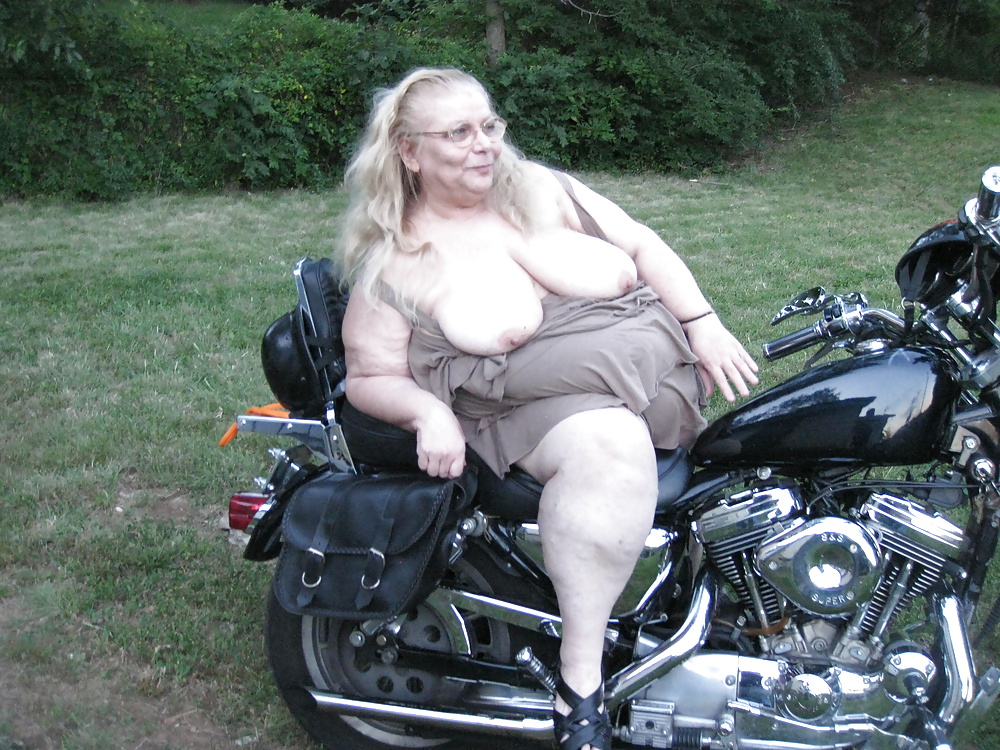 A good frend let me do pics on his bike in my new back yard2 #29189815