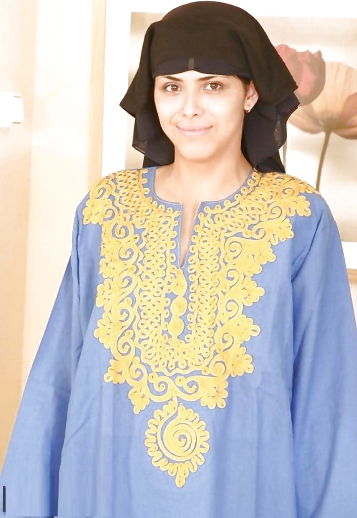 Beautiful arabic girl taking the veil. #40724330