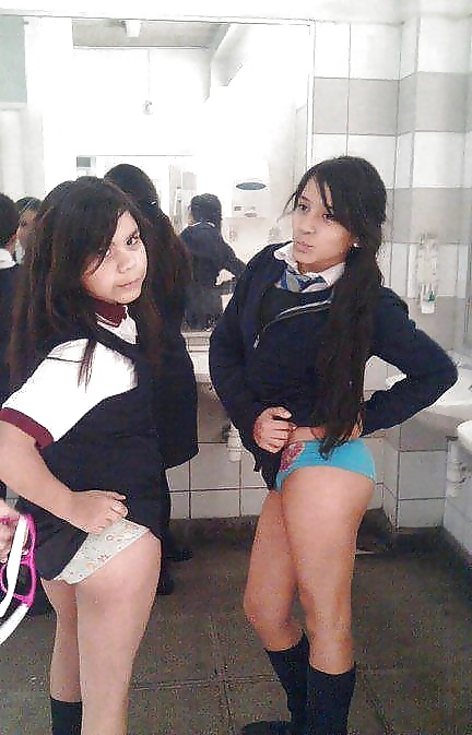 Colegialas latinas y traviesas
 #40618795