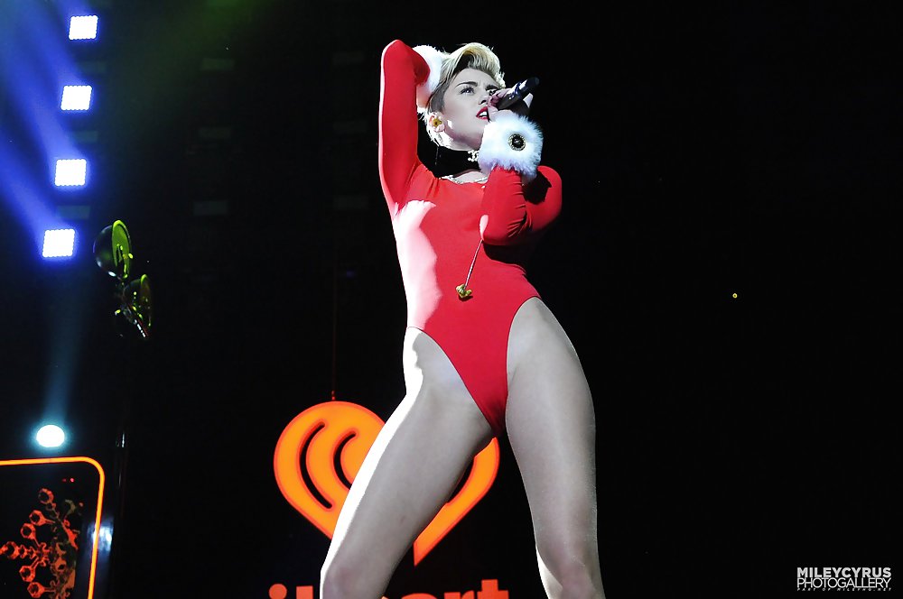 Sexy Jingle Ball Cyrus KDWB Des Miley Dezember 2013 #36188155