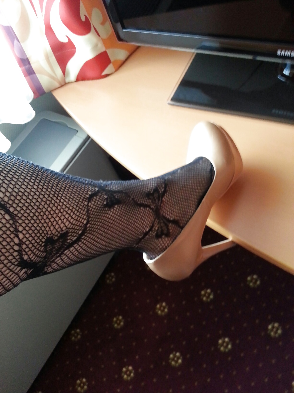 Me jerking in High-Heels Stockings and skirt