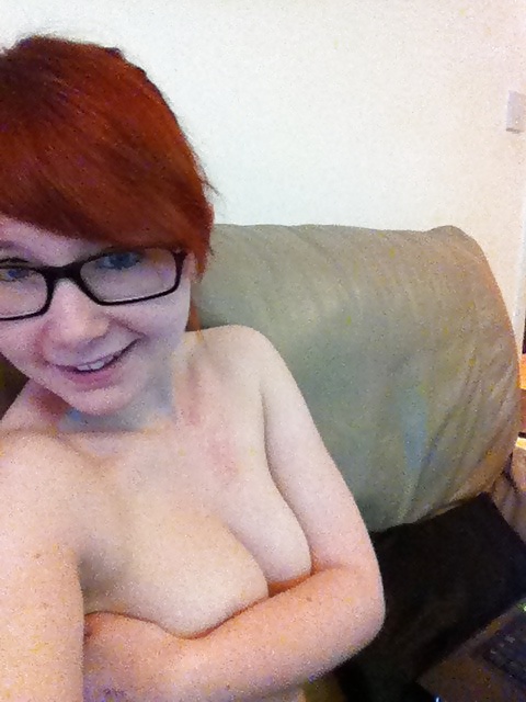 Rosso ragazza webcam testa
 #40104355