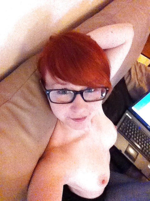 Rosso ragazza webcam testa
 #40104374