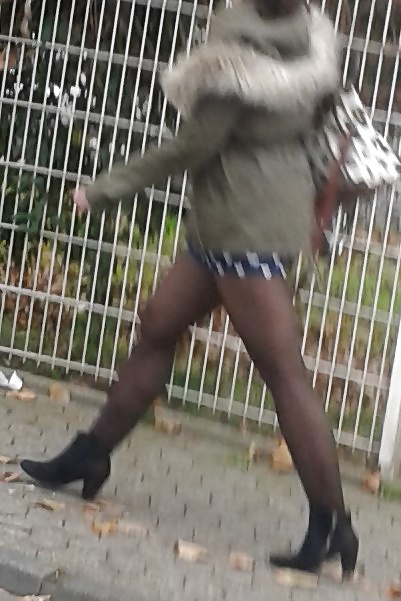 Hot Legs on the street -  geile beine auf der strasse #26983318