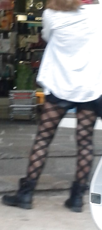 Hot Legs on the street -  geile beine auf der strasse #26984064