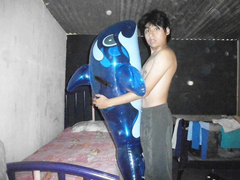 Yashaii Moran and inflatable dolphin (Yashaii Moran and inflatable dolphin)
 #35752761
