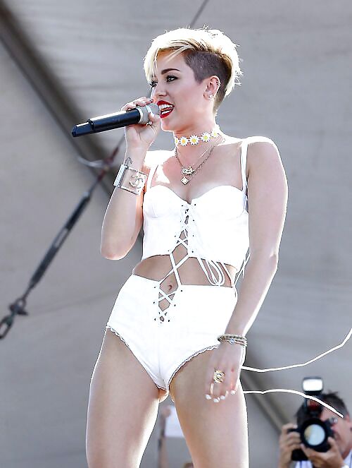 Miley Cyrus iheartradio festival #36915674