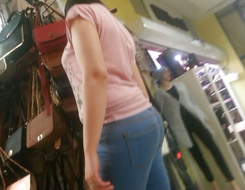 jeunes Sexy Espion Cul Dans La Boutique Romanian #38667046