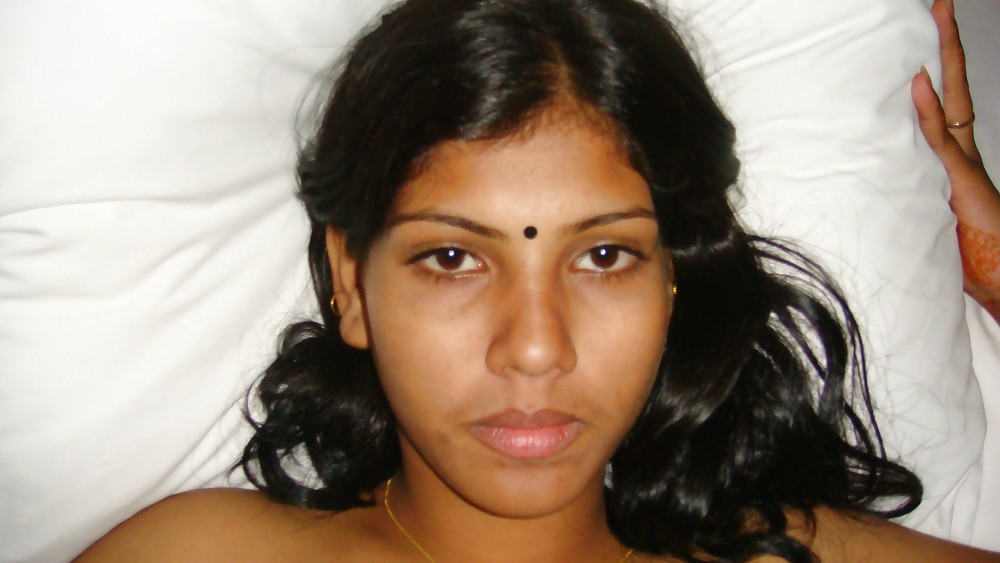 Una ex fidanzata indiana sotto la doccia
 #36003644