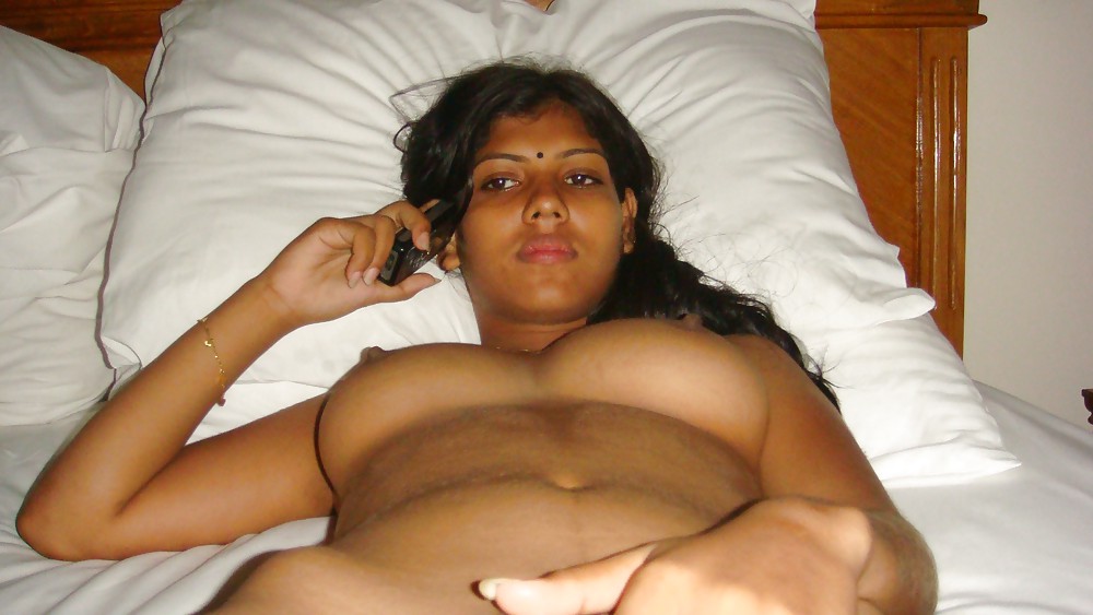 Una ex fidanzata indiana sotto la doccia
 #36003717