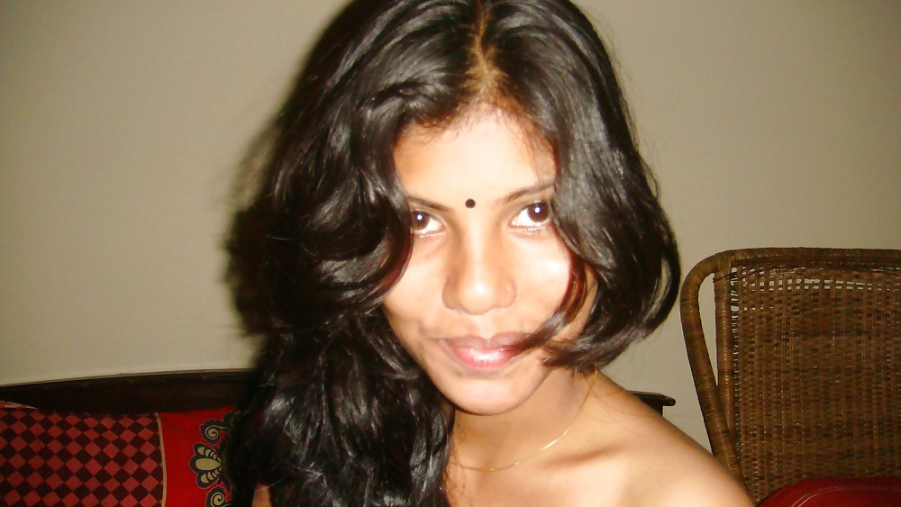 Una ex fidanzata indiana sotto la doccia
 #36003736