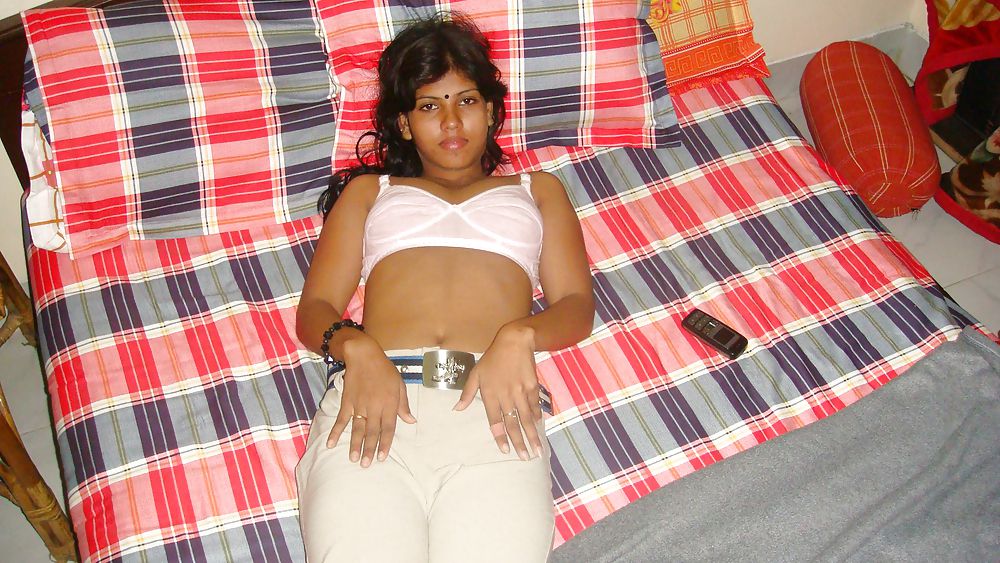 Una ex fidanzata indiana sotto la doccia
 #36003815