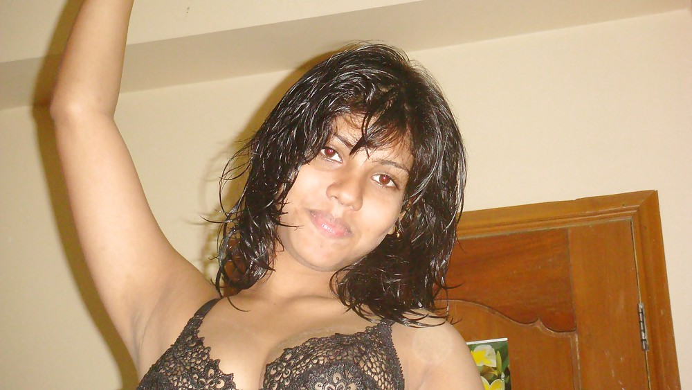 Una ex novia india en la ducha
 #36003824