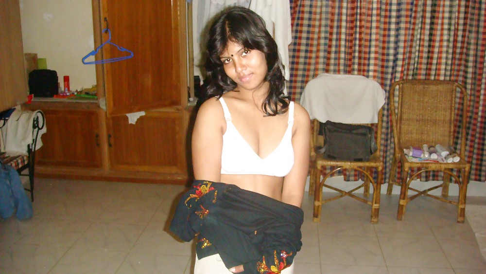 Una ex novia india en la ducha
 #36003835