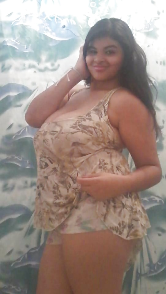 Chica brasileña con grandes tetas
 #34029523